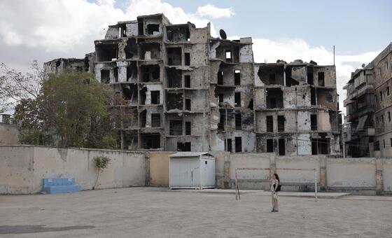 सीरिया: हिंसक झड़पों से, संक्रमण काल में प्रगति पर जोखिम